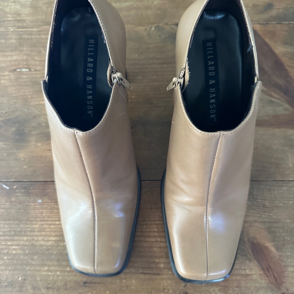 Hillard & Hanson Women’s Tan Leather Ankle Boots, size 8